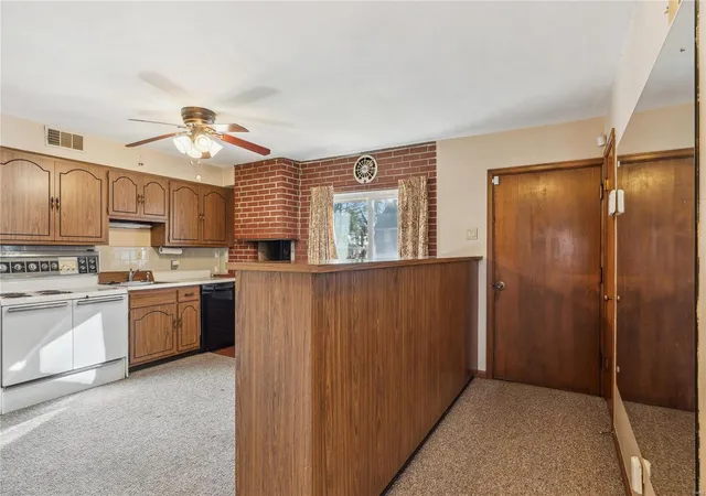 Photo 3 of Single family home for sale at 8627 Belcrest Ln, Saint Louis, MO 63114 | MLS# 25004875 | Listing updated on 2025-01-31