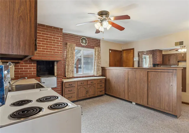 Photo 4 of Single family home for sale at 8627 Belcrest Ln, Saint Louis, MO 63114 | MLS# 25004875 | Listing updated on 2025-01-31