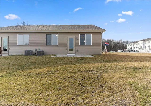 2nd image of 899 Walter Wy, Washington, MO 63090