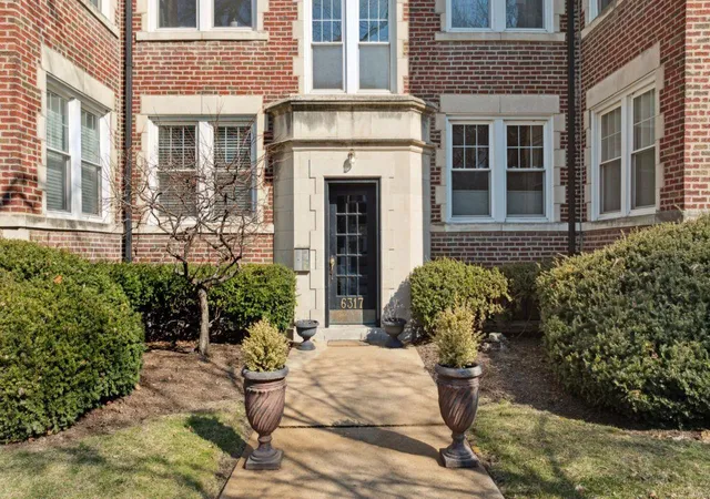 Photo 1 of Condo for sale at 6317 Southwood Ave #2W, Saint Louis, MO 63105 | MLS# 25004955 | Listing updated on 2025-03-19