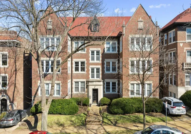 Photo 1 of Condo for sale at 6317 Southwood Ave #2W, Saint Louis, MO 63105 | MLS# 25004955 | Listing updated on 2025-03-19