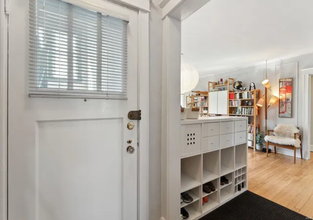 Photo 2 of Condo for sale at 6317 Southwood Ave #2W, Saint Louis, MO 63105 | MLS# 25004955 | Listing updated on 2025-03-19