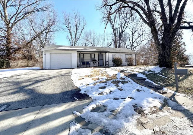 Photo 1 of Single family home for sale at 308 Wedge Dr, Saint Louis, MO 63135 | MLS# 25004970 | Listing updated on 2025-01-30