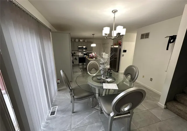 Photo 4 of Single family home for sale at 1829 Dalton Dr, Belleville, IL 62226 | MLS# 25005030 | Listing updated on 2025-01-30