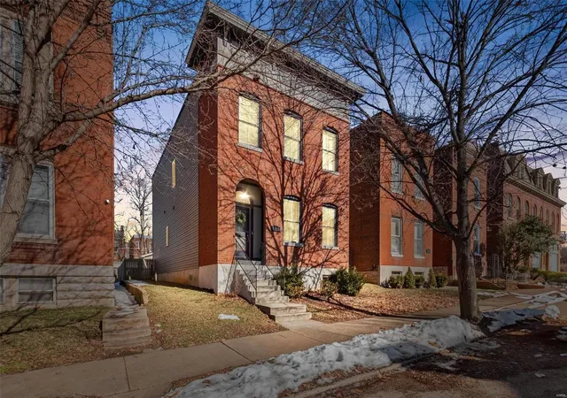 Photo 2 of Single family home for sale at 1911 Utah St, Saint Louis, MO 63118 | MLS# 25005059 | Listing updated on 2025-03-10