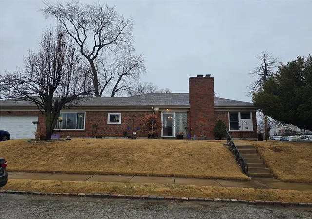 Photo 1 of Single family home for sale at 5639 Stratford Ave, Saint Louis, MO 63120 | MLS# 25005069 | Listing updated on 2025-01-31