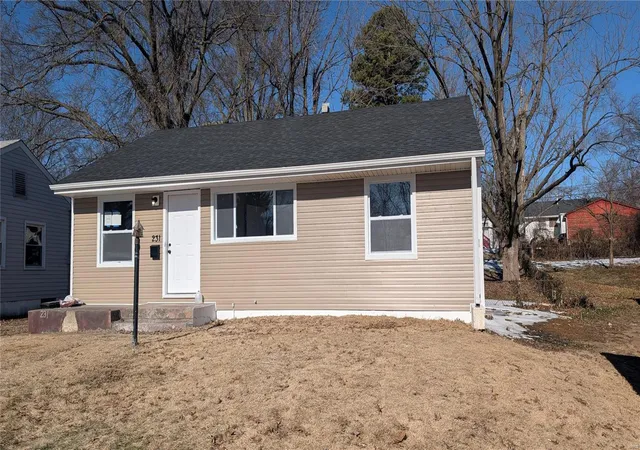 Photo 1 of Sale Pending at 231 Estridge, Saint Louis, MO 63137 | MLS# 25005081 | Listing updated on 2025-03-07