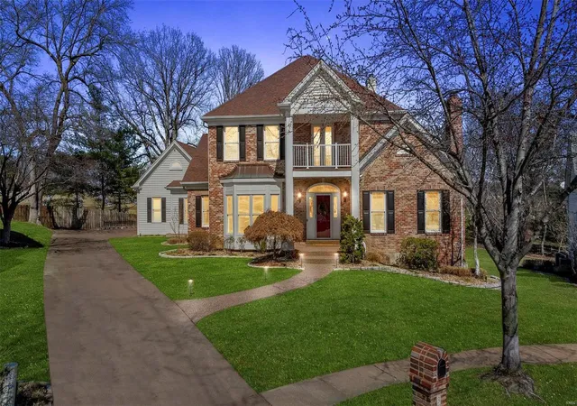 Photo 1 of Single family home for sale at 309 White House Farm Dr, Chesterfield, MO 63017 | MLS# 25005085 | Listing updated on 2025-03-20