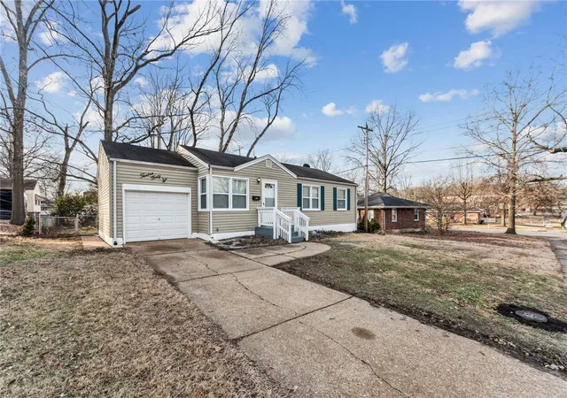 Photo 3 of Single family home for sale at 1246 Kilgore Dr, Saint Louis, MO 63137 | MLS# 25005088 | Listing updated on 2025-03-17