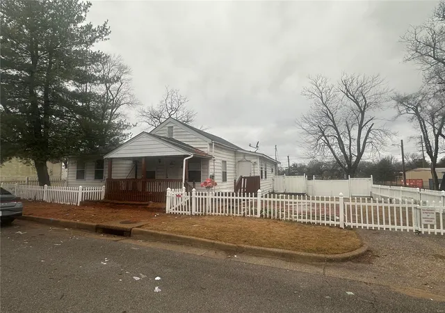 Photo 2 of Single family home for sale at 7601 Alabama Ave, Saint Louis, MO 63111 | MLS# 25005105 | Listing updated on 2025-03-14