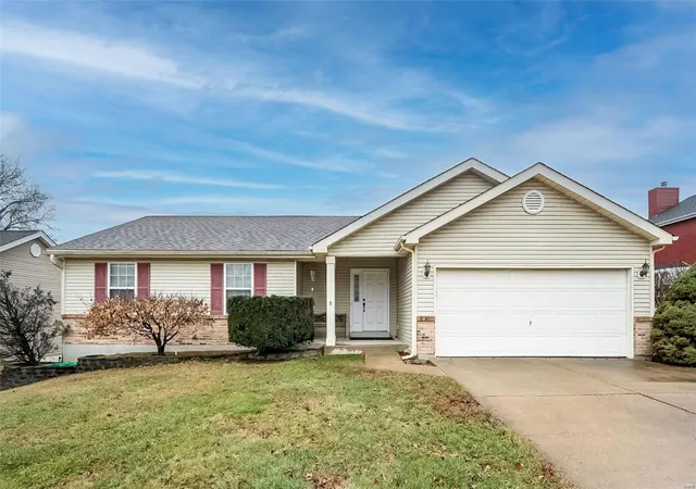 Photo 1 of Single family home for sale at 4223 Greensboro Dr, Saint Charles, MO 63304 | MLS# 25005124 | Listing updated on 2025-02-07