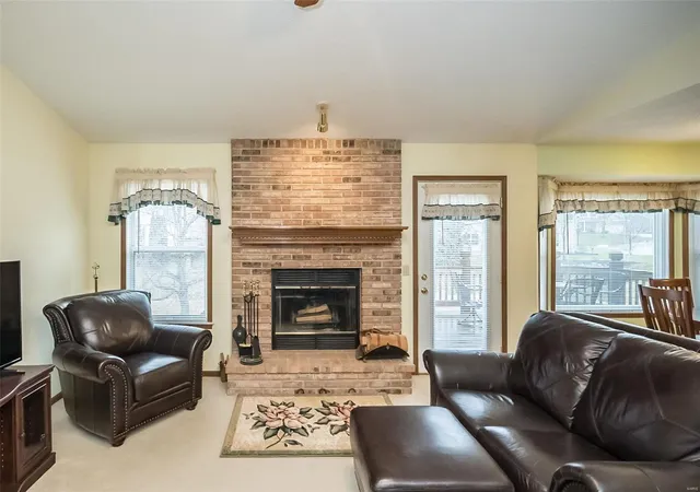 Photo 4 of Single family home for sale at 4223 Greensboro Dr, Saint Charles, MO 63304 | MLS# 25005124 | Listing updated on 2025-02-07