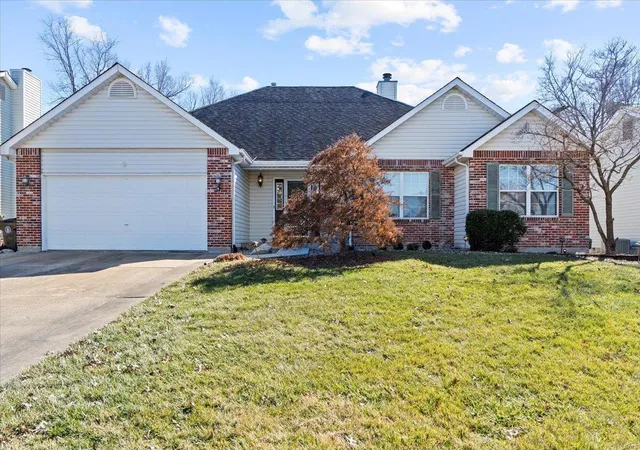 Photo 1 of Sale Pending at 18 Bristol Valley Ct, Saint Peters, MO 63376 | MLS# 25005147 | Listing updated on 2025-03-05