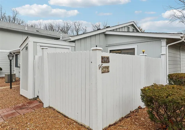 Listing Photo 5 - Condo for sale in building located at 2467 Forest Shadows Dr, Saint Louis, MO 63136