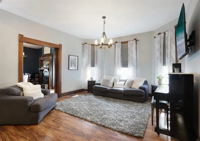 Photo 4 of Single family home for sale at 2057 Blendon Pl, Saint Louis, MO 63143 | MLS# 25005200 | Listing updated on 2025-02-27