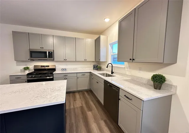Photo 3 of Single family home for sale at 927 Little Fieldstone Ct Ct, Wentzville, MO 63385 | MLS# 25005203 | Listing updated on 2025-03-17