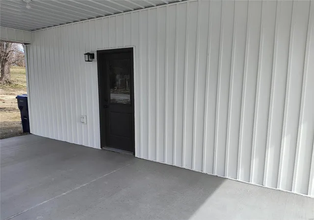 Photo 16 of Single family home for sale at 723 Broadway, Elsberry, MO 63343 | MLS# 25005213 | Listing updated on 2025-03-16