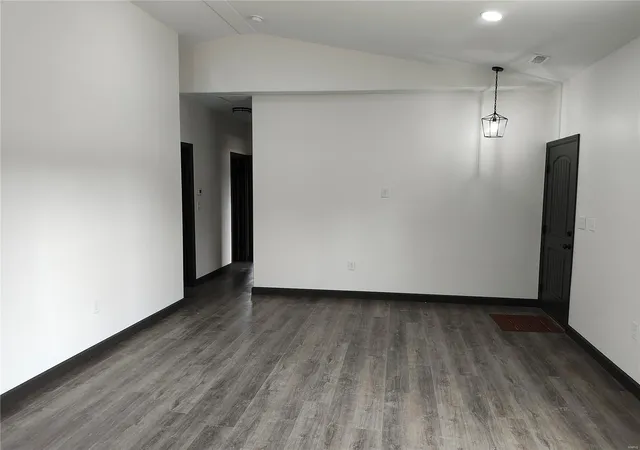 Photo 3 of Single family home for sale at 723 Broadway, Elsberry, MO 63343 | MLS# 25005213 | Listing updated on 2025-03-16