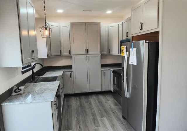 Photo 4 of Single family home for sale at 723 Broadway, Elsberry, MO 63343 | MLS# 25005213 | Listing updated on 2025-03-16