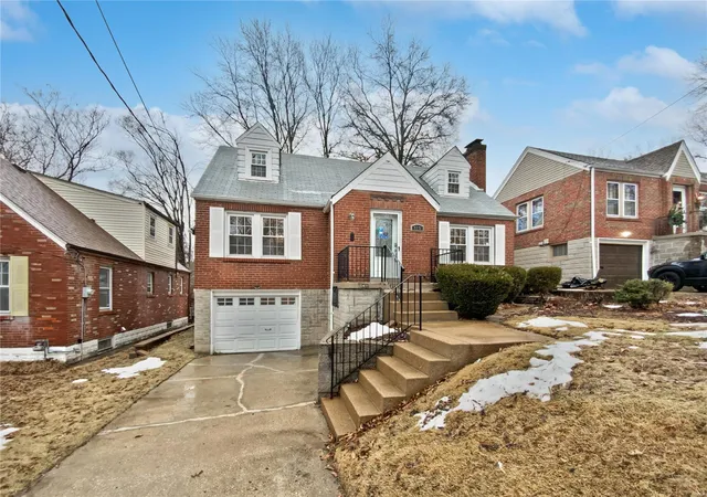 Photo 1 of Single family home for sale at 515 Carson Rd, Saint Louis, MO 63135 | MLS# 25005219 | Listing updated on 2025-03-13