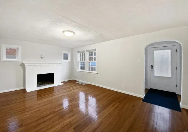 Photo 2 of Single family home for sale at 515 Carson Rd, Saint Louis, MO 63135 | MLS# 25005219 | Listing updated on 2025-03-13