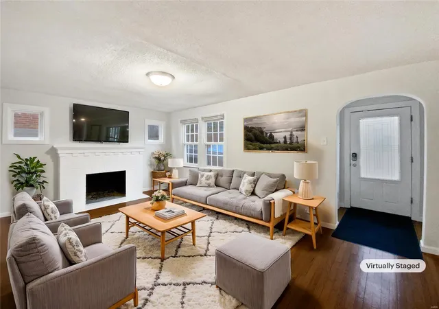 Photo 3 of Single family home for sale at 515 Carson Rd, Saint Louis, MO 63135 | MLS# 25005219 | Listing updated on 2025-03-13