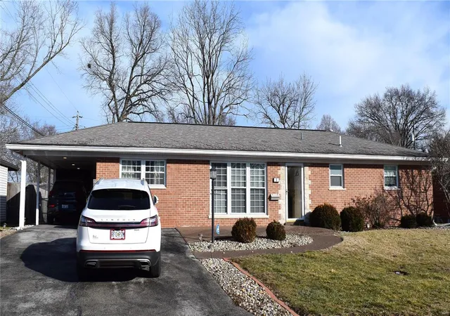 2nd image of 5 Exeter Ln, Belleville, IL 62226 | MLS# 25005377