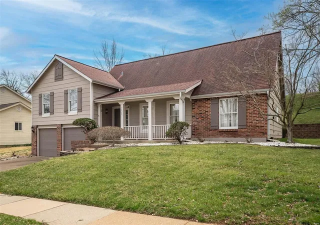 Photo 3 of Single family home for sale at 3628 Whispering Ridge Ln, Saint Louis, MO 63129 | MLS# 25005394 | Listing updated on 2025-03-20