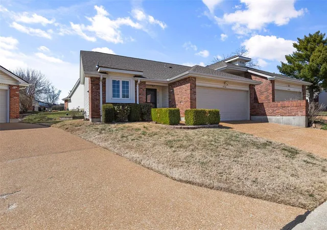 Photo 2 of Sale Pending at 9316 Mackenzie Circle Dr, Saint Louis, MO 63123 | MLS# 25005628 | Listing updated on 2025-03-14