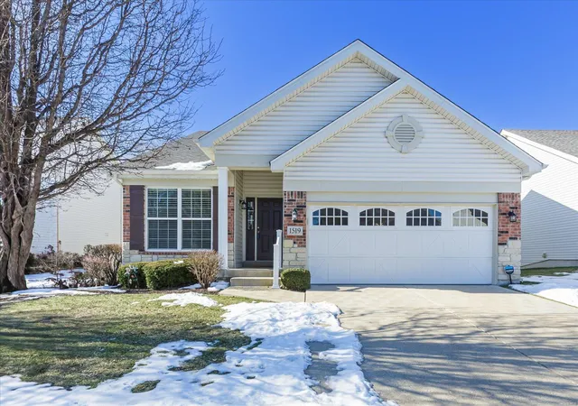 Photo 1 of Sale Pending at 1519 Hollowbrook Dr, Saint Charles, MO 63303 | MLS# 25005685 | Listing updated on 2025-03-14