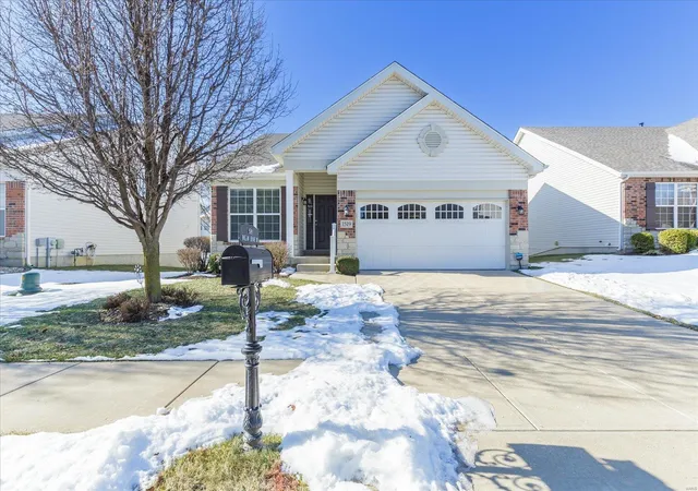 Photo 2 of Sale Pending at 1519 Hollowbrook Dr, Saint Charles, MO 63303 | MLS# 25005685 | Listing updated on 2025-03-14