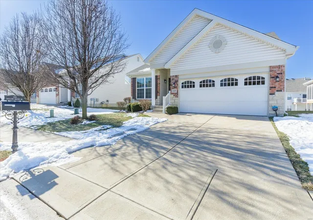 Photo 3 of Sale Pending at 1519 Hollowbrook Dr, Saint Charles, MO 63303 | MLS# 25005685 | Listing updated on 2025-03-14
