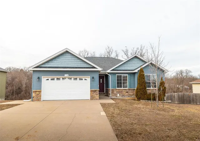 Photo 1 of Sale Pending at 116 Brush Creek Pkwy, Saint Robert, MO 65584 | MLS# 25005698 | Listing updated on 2025-03-16