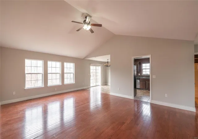 Photo 3 of Sale Pending at 116 Brush Creek Pkwy, Saint Robert, MO 65584 | MLS# 25005698 | Listing updated on 2025-03-16