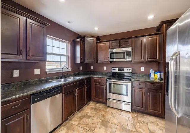 Photo 4 of Sale Pending at 116 Brush Creek Pkwy, Saint Robert, MO 65584 | MLS# 25005698 | Listing updated on 2025-03-16