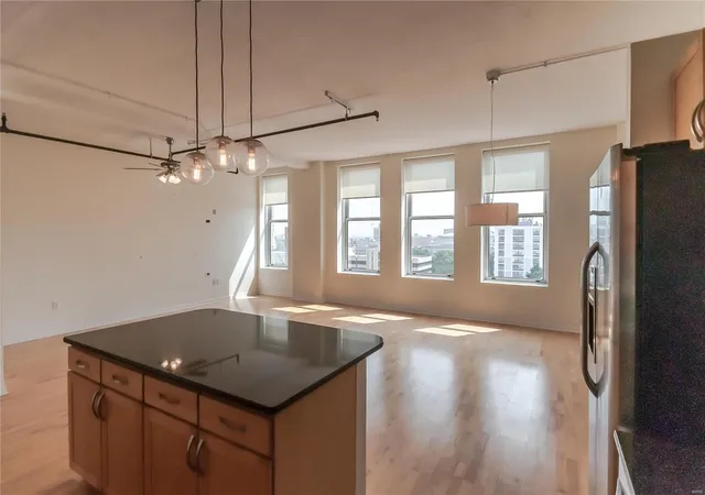 Photo 2 of Condo for sale at 1501 Locust St #909, Saint Louis, MO 63103 | MLS# 25005714 | Listing updated on 2025-02-04