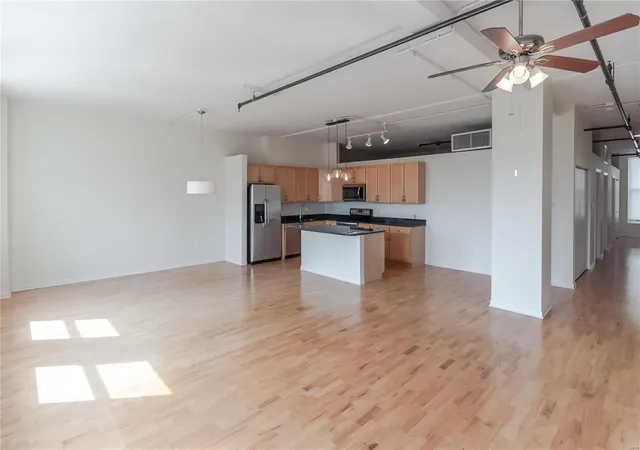 Listing Photo 5 - Condo for sale in building located at 1501 Locust St, St. Louis, MO 63103 - Unit #909