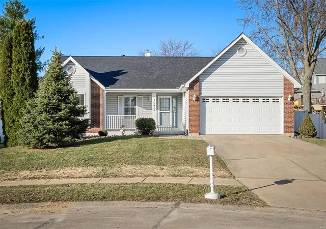 Photo 1 of Sale Pending at 1572 Country Bend Dr, Saint Charles, MO 63303 | MLS# 25005739 | Listing updated on 2025-03-17