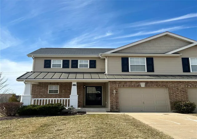 Photo 2 of Townhouse for sale at 801 Country Field Dr, Lake Saint Louis, MO 63367 | MLS# 25005761 | Listing updated on 2025-03-10