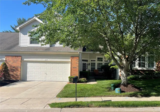Photo 1 of Townhouse for sale at 127 Chesterfield Blfs Dr, Chesterfield, MO 63005 | MLS# 25005776 | Listing updated on 2025-03-19