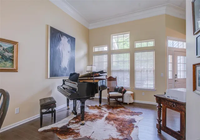 Photo 2 of Townhouse for sale at 127 Chesterfield Blfs Dr, Chesterfield, MO 63005 | MLS# 25005776 | Listing updated on 2025-03-19