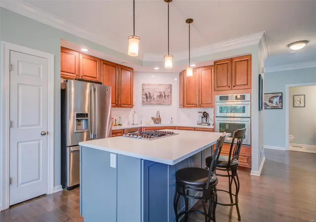 Photo 4 of Townhouse for sale at 127 Chesterfield Blfs Dr, Chesterfield, MO 63005 | MLS# 25005776 | Listing updated on 2025-03-19