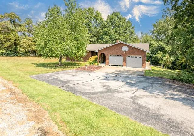 Photo 1 of Single family home for sale at 22897 Rose Ln, Sainte Genevieve, MO 63670 | MLS# 25005785 | Listing updated on 2025-02-04