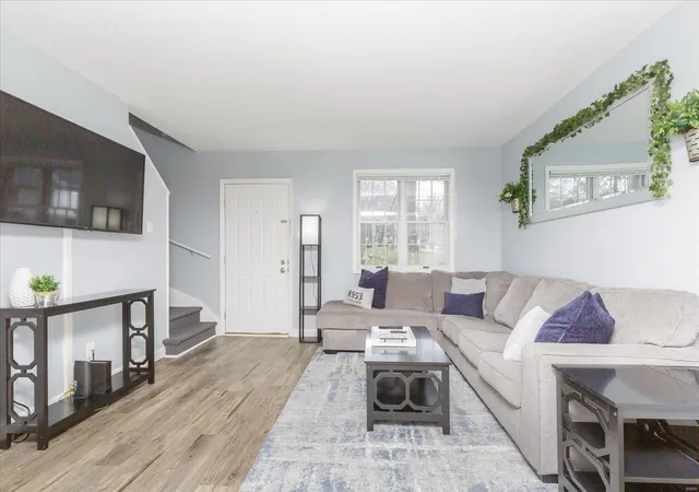Photo 4 of Townhouse for sale at 8953 S Swan Cir, Saint Louis, MO 63144 | MLS# 25005803 | Listing updated on 2025-03-19