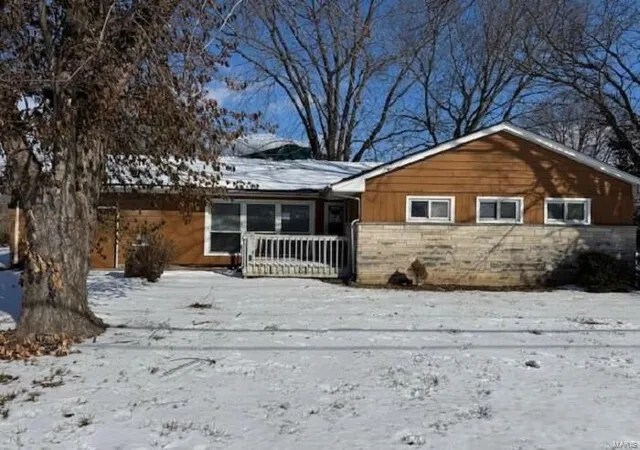 Photo 1 of Single family home for sale at 1907 Jerome Ln, East Saint Louis, IL 62206 | MLS# 25005872 | Listing updated on 2025-02-04