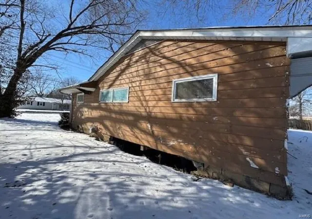 Photo 2 of Single family home for sale at 1907 Jerome Ln, East Saint Louis, IL 62206 | MLS# 25005872 | Listing updated on 2025-02-04