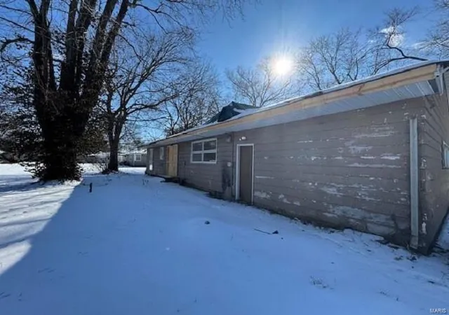 Photo 3 of Single family home for sale at 1907 Jerome Ln, East Saint Louis, IL 62206 | MLS# 25005872 | Listing updated on 2025-02-04