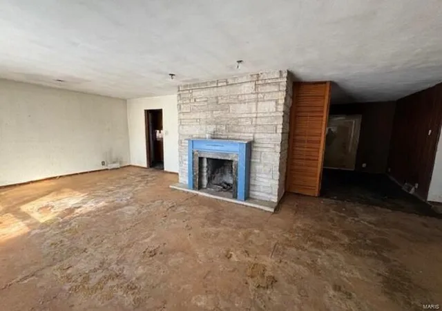 Photo 4 of Single family home for sale at 1907 Jerome Ln, East Saint Louis, IL 62206 | MLS# 25005872 | Listing updated on 2025-02-04