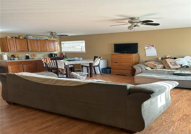 Photo 3 of Sale Pending at 929 Clearfield Dr, Saint Louis, MO 63135 | MLS# 25005876 | Listing updated on 2025-03-13