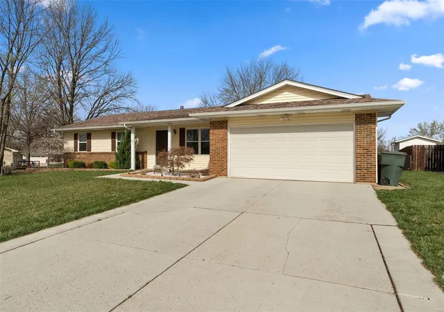 Photo 3 of Single family home for sale at 3920 Nugget Dr, Saint Peters, MO 63376 | MLS# 25005879 | Listing updated on 2025-03-20